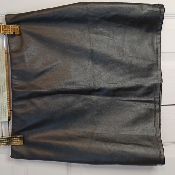 Seduction Black Leatherlike Mini Skirt - Picture 3 of 6
